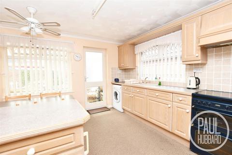 2 bedroom detached bungalow for sale, Patterdale Gardens, Oulton Broad, NR32