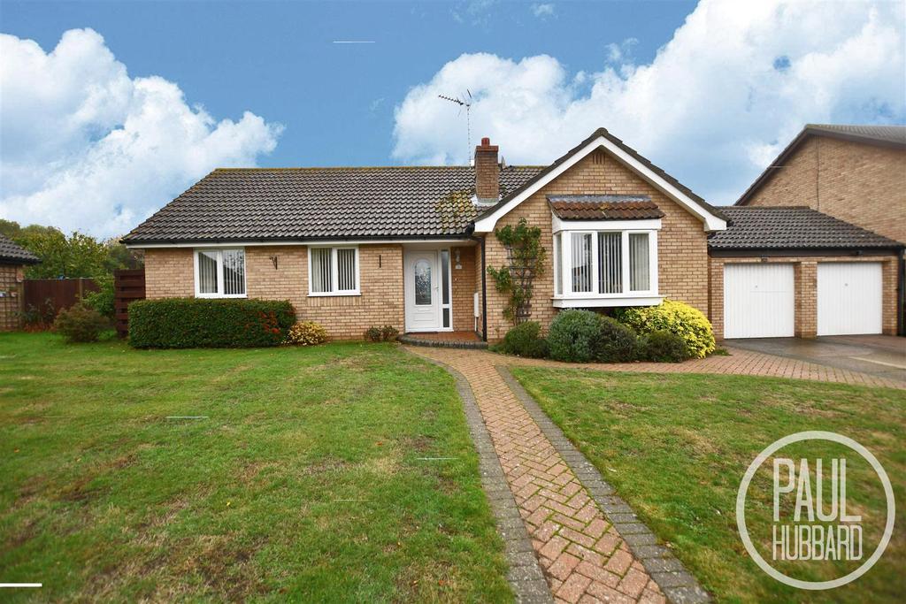 Kingswood Avenue, Carlton Colville, Suffolk 3 bed detached bungalow £