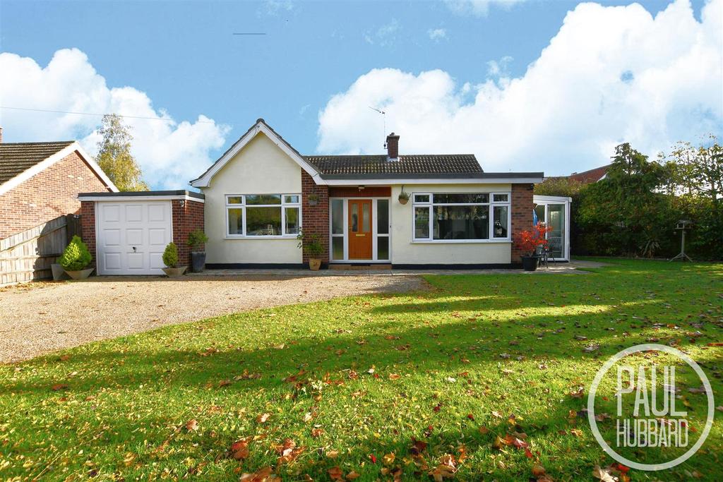 Cotmer Road, Oulton Broad, Suffolk 3 bed detached bungalow £350,000