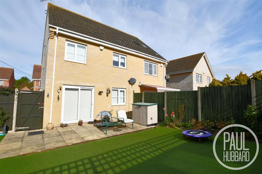 Heritage Close, Kessingland, Suffolk 3 bed semidetached house £250,000