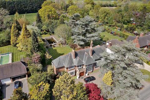 5 bedroom property with land for sale - Potential Development Opportunity - Jacobean Lane, Knowle