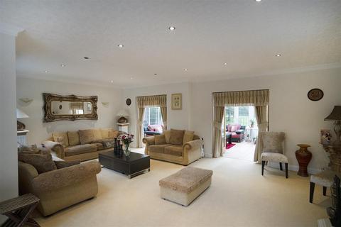 5 bedroom property with land for sale - Potential Development Opportunity - Jacobean Lane, Knowle