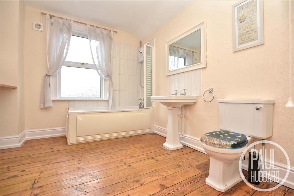 Sussex Road, Lowestoft 2 bed terraced house £775 pcm (£179 pw)