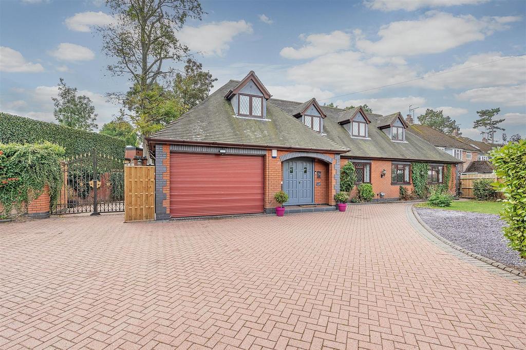 Grange Road, Dorridge Spacious six... 6 bed detached house £1,100,000