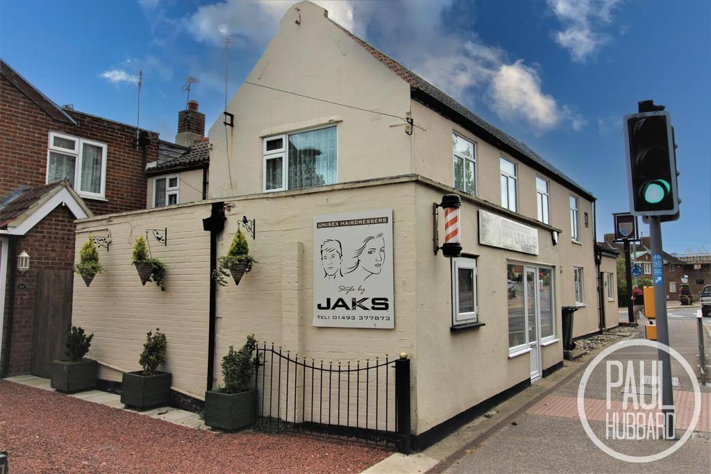 High Street, CaisteronSea, Norfolk Retail property (high street) £