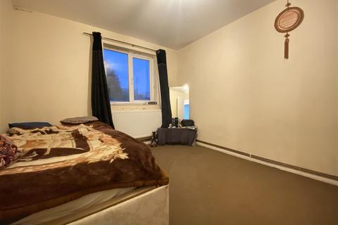 2 bedroom flat for sale - Express Drive, Ilford