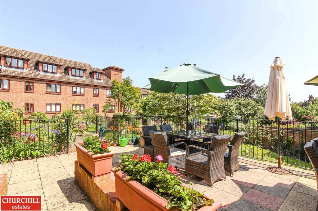 Albert Road, Buckhurst Hill 1 bed apartment £210,000