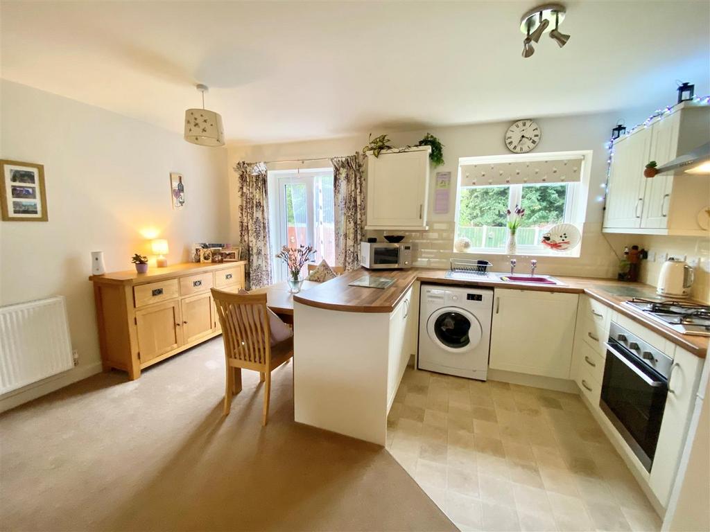 Kitchen 1.jpg