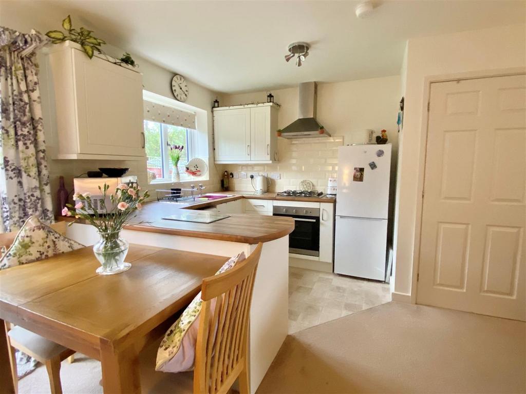 Kitchen 2.jpg