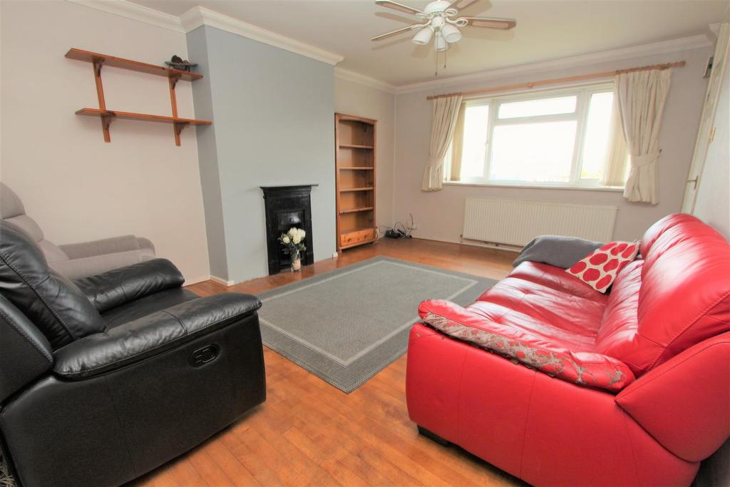 Cedar Drive, Keynsham, Bristol 2 bed bungalow for sale £250,000
