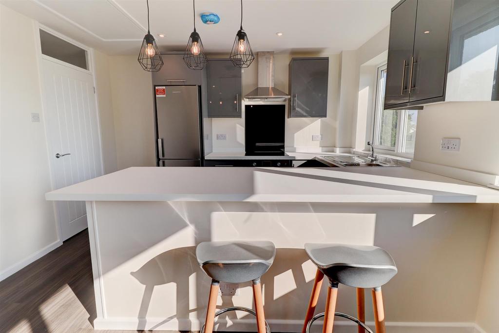 Markham Drive, Whitnash, Leamington Spa 1 bed flat £825 pcm (£190 pw)