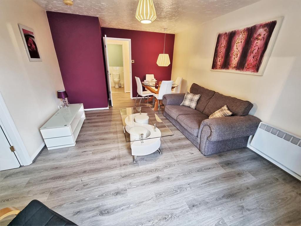 Drapers Fields, Coventry CV1 2 bed flat £800 pcm (£185 pw)