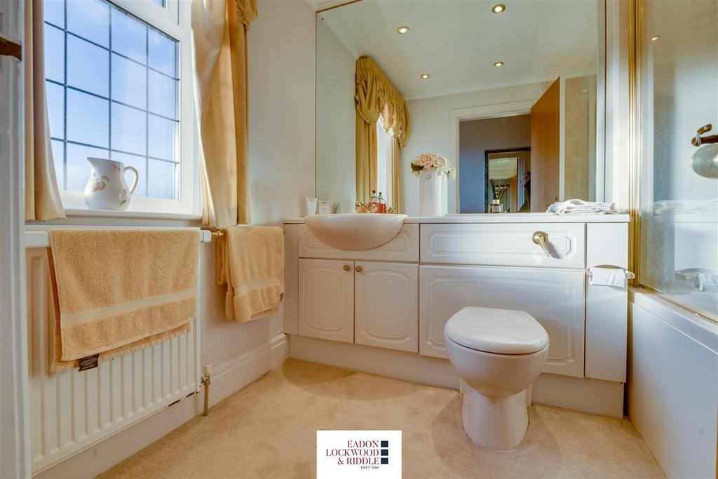 Bathroom 1.jpg