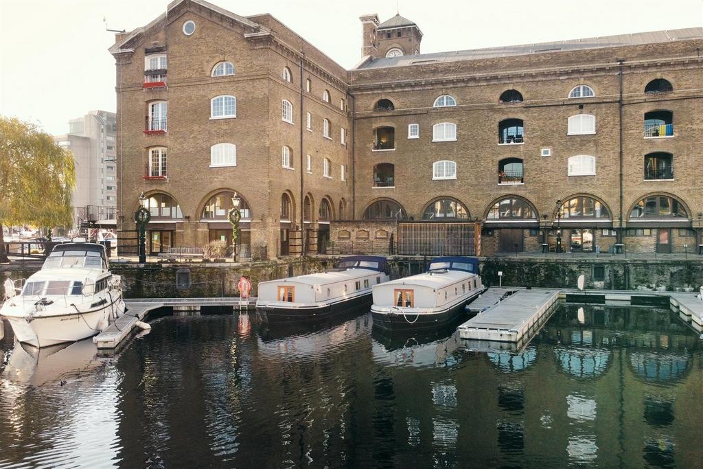 St. Katharine Docks, Wapping, E1W 1 bed houseboat for sale £275,000