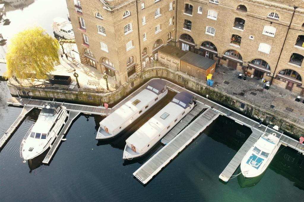 St. Katharine Docks, Wapping, E1W 1 bed houseboat for sale £255,000