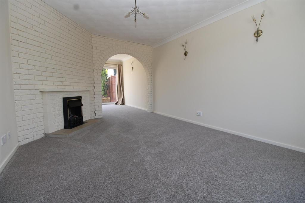 Carron Drive, Werrington, Peterborough 3 bed semidetached house £995