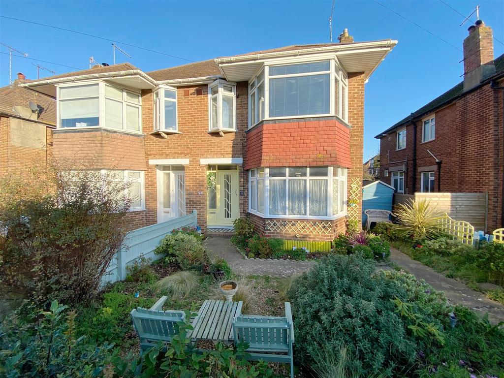Bruce Avenue, Worthing 2 bed flat £1,100 pcm (£254 pw)