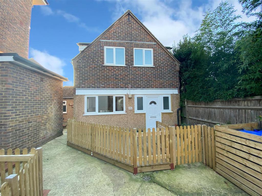 Winchelsea House, Winchelsea Gardens... 1 bed detached house £975 pcm