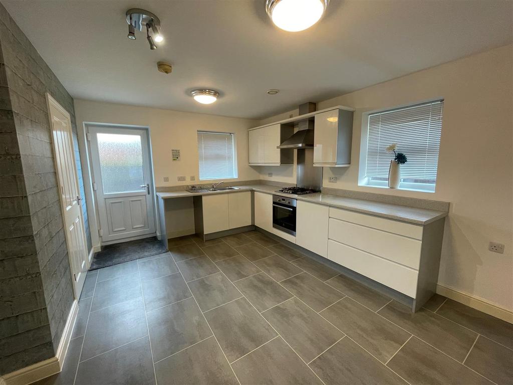 Mulberry Gardens, Goole 3 bed semidetached house £795 pcm (£183 pw)