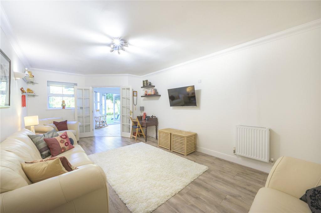 Ducks Hill Road, Northwood... 2 bed apartment £530,000