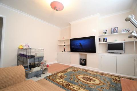 3 bedroom apartment for sale - Oakhall Court, Sunbury-On-Thames