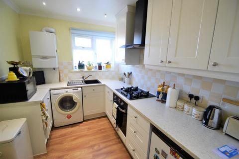 3 bedroom apartment for sale - Oakhall Court, Sunbury-On-Thames