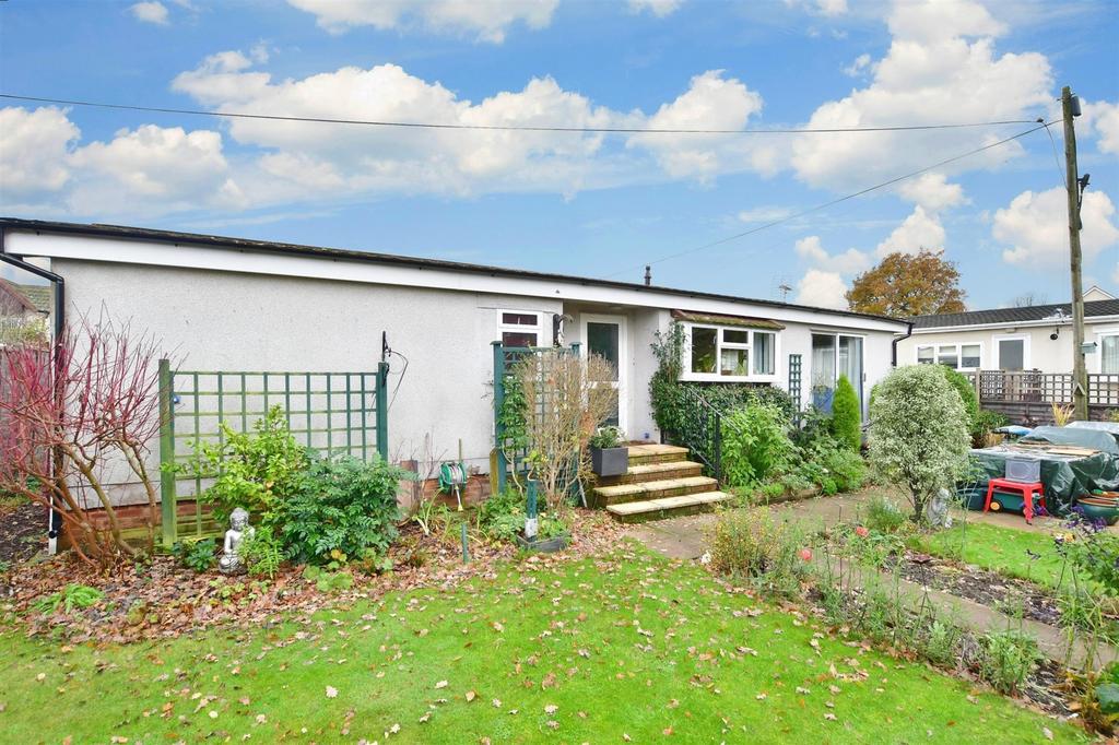 Broadway Park, Petersfield, Hampshire 2 bed park home for sale £185,000