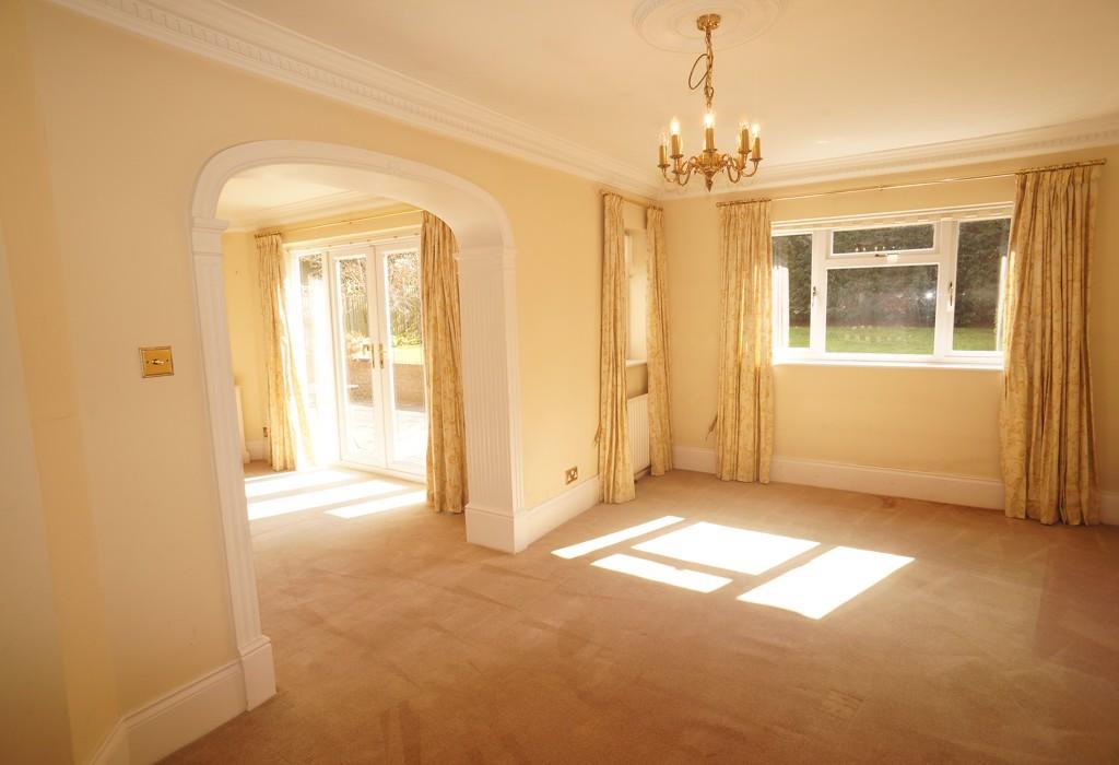 Denberry Drive, Sidcup, Kent 4 bed detached house £2,600 pcm (£600 pw)
