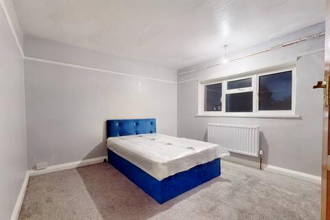 1 bedroom in a house share to rent, Iveagh Avenue, London NW10
