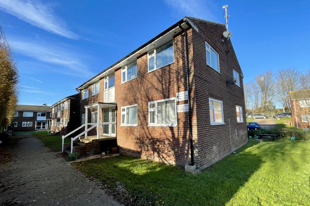 Elm Court, Walnut Walk, Polegate... 2 bed flat £170,000