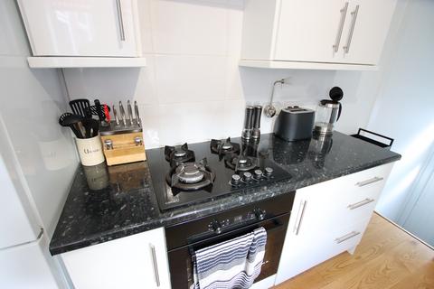 3 bedroom flat to rent, Newlands Road, West Jesmond NE2