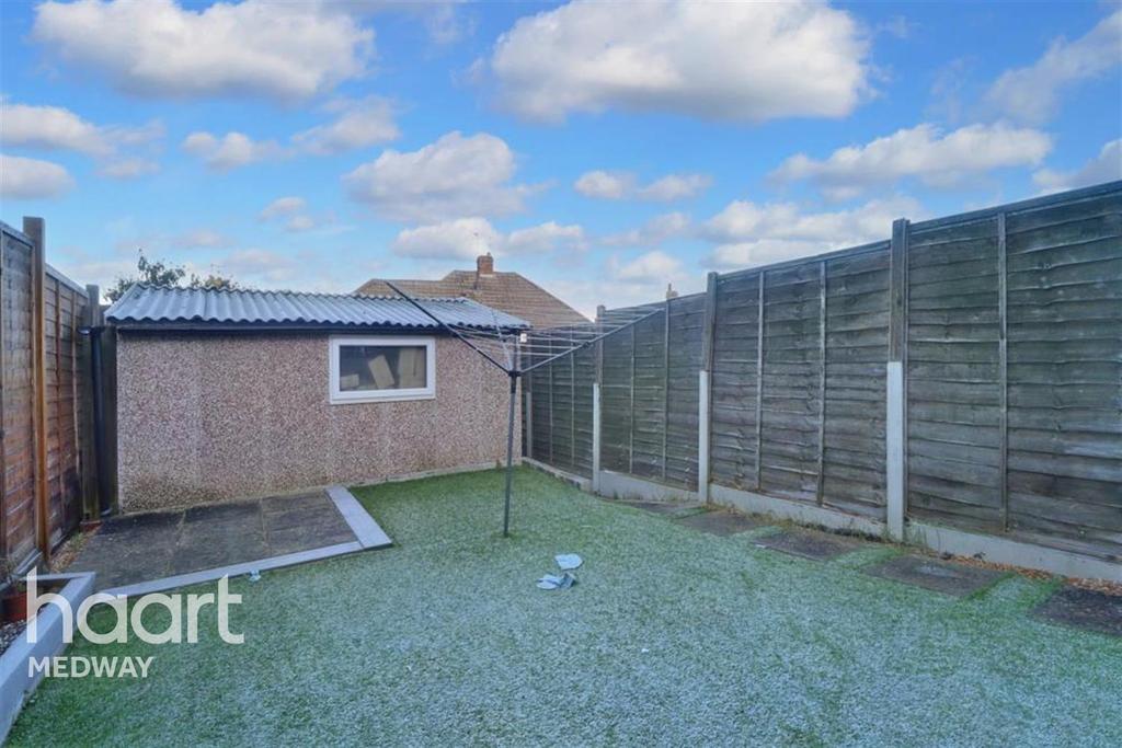 Allington Drive, Strood, ME2 3 bed terraced house £1,450 pcm (£335 pw)