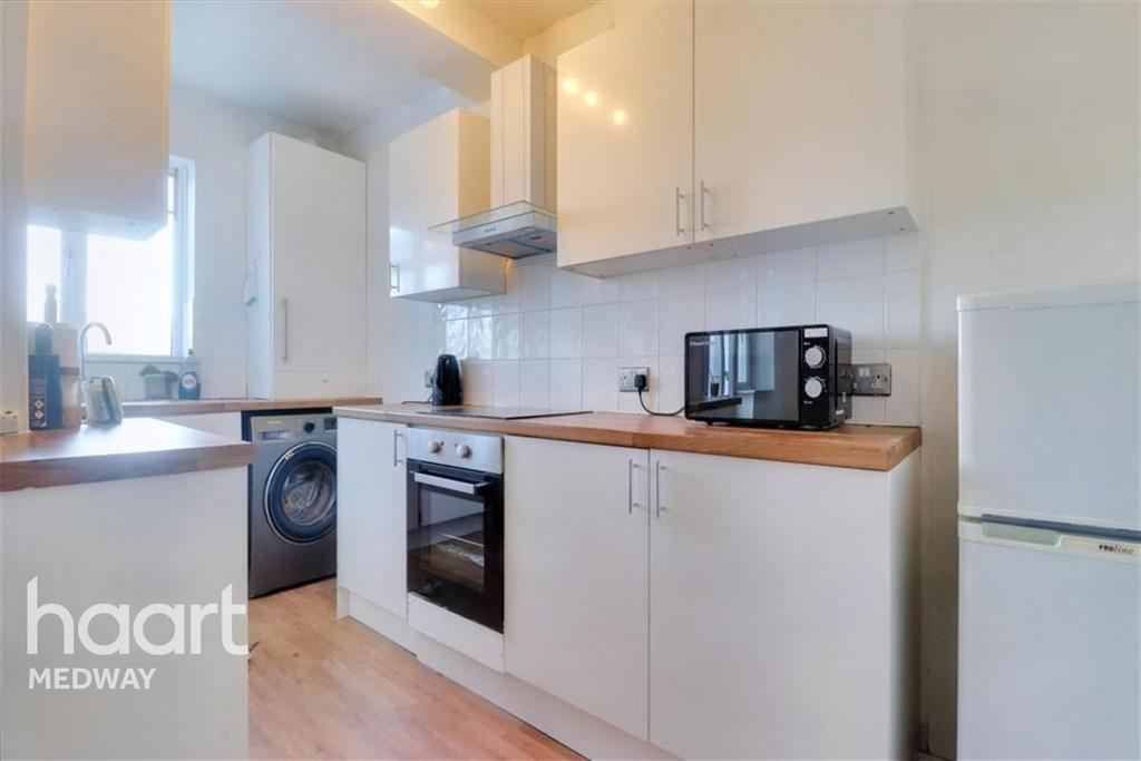 Allington Drive, Strood, ME2 3 bed terraced house to rent £1,550 pcm