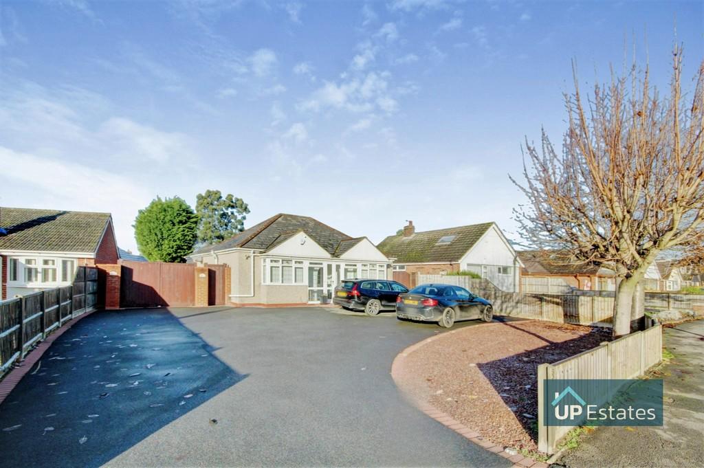 Golf Drive, Nuneaton 2 bed detached bungalow £345,000