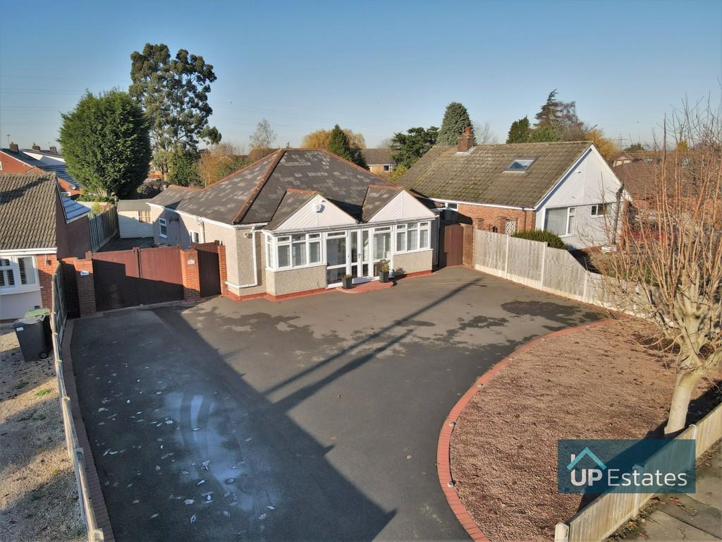 Golf Drive, Nuneaton 2 bed detached bungalow £345,000