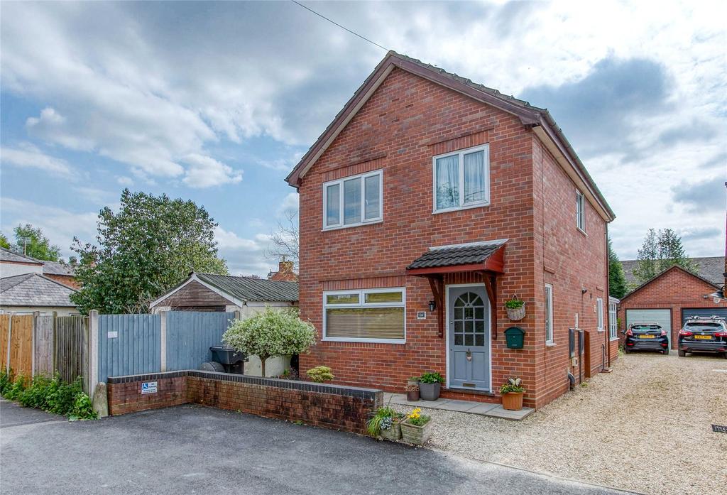 Churchfields Road, Bromsgrove... 3 bed detached house £1,100 pcm (£