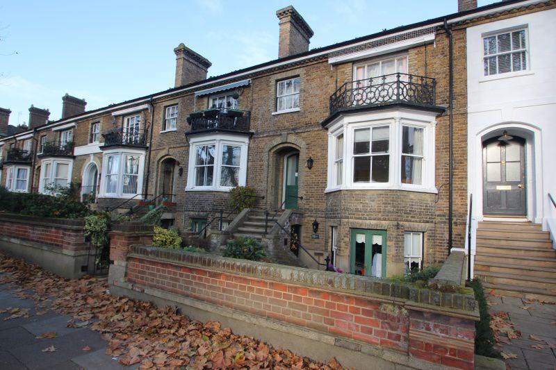 Cambridge Road, SouthendOnSea 1 bed ground floor flat for sale £180,000