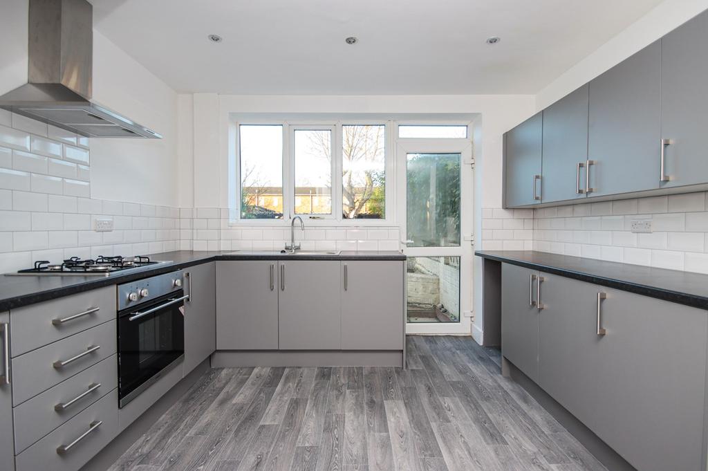 Wood Lane, Partington, Manchester, M31 3 bed terraced house £850 pcm
