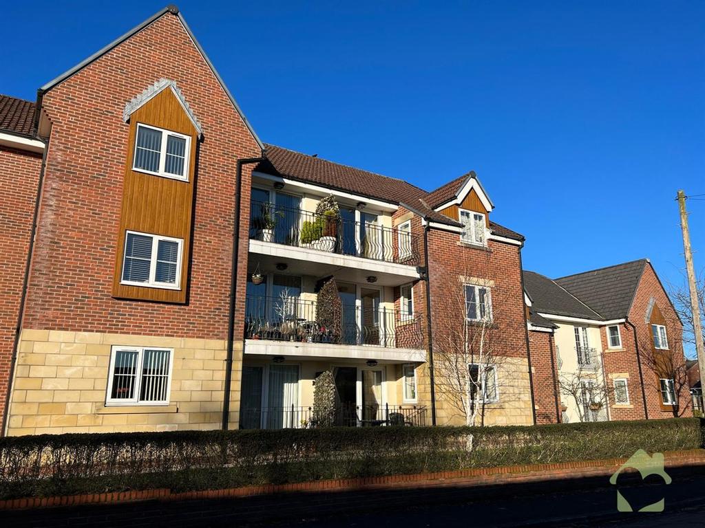 Nailers Green, Greenmount, Bury 2 bed apartment £800 pcm (£185 pw)