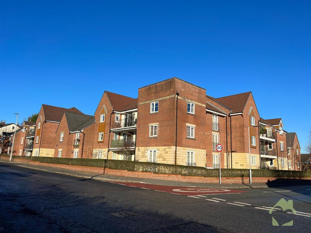 Nailers Green, Greenmount, Bury 2 bed apartment £800 pcm (£185 pw)