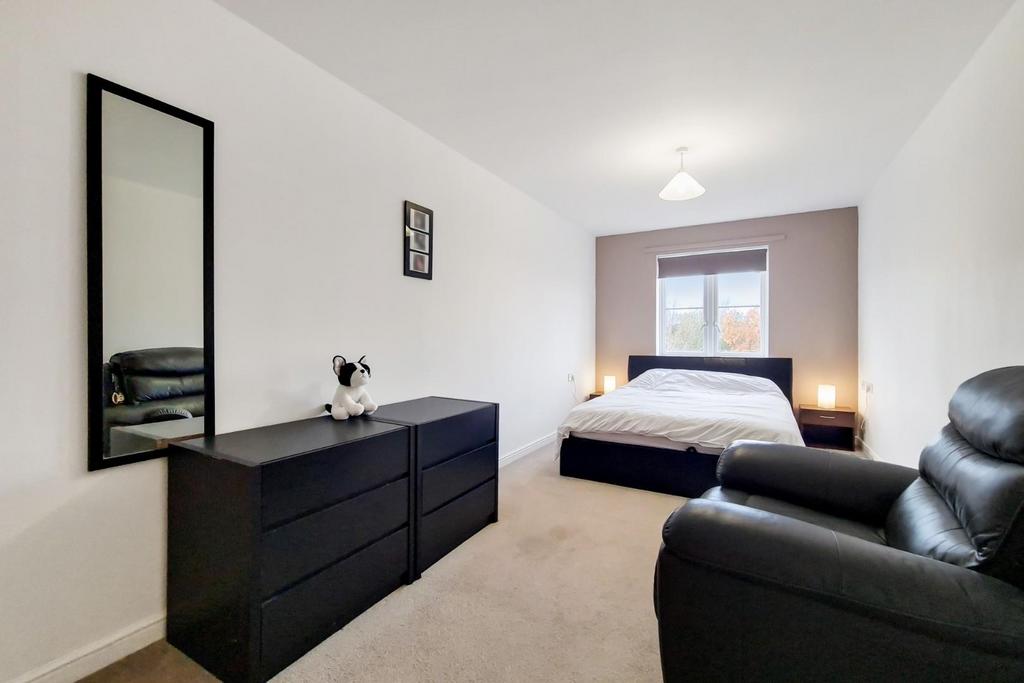 2 Main Bedroom-0.jpg