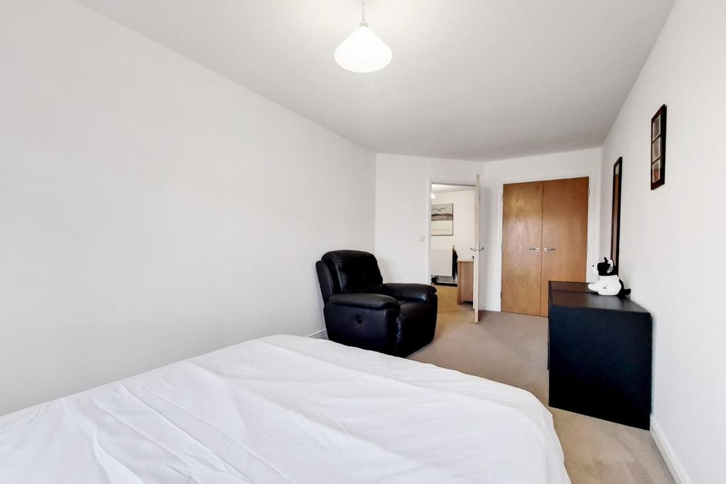 2 Main Bedroom-1.jpg