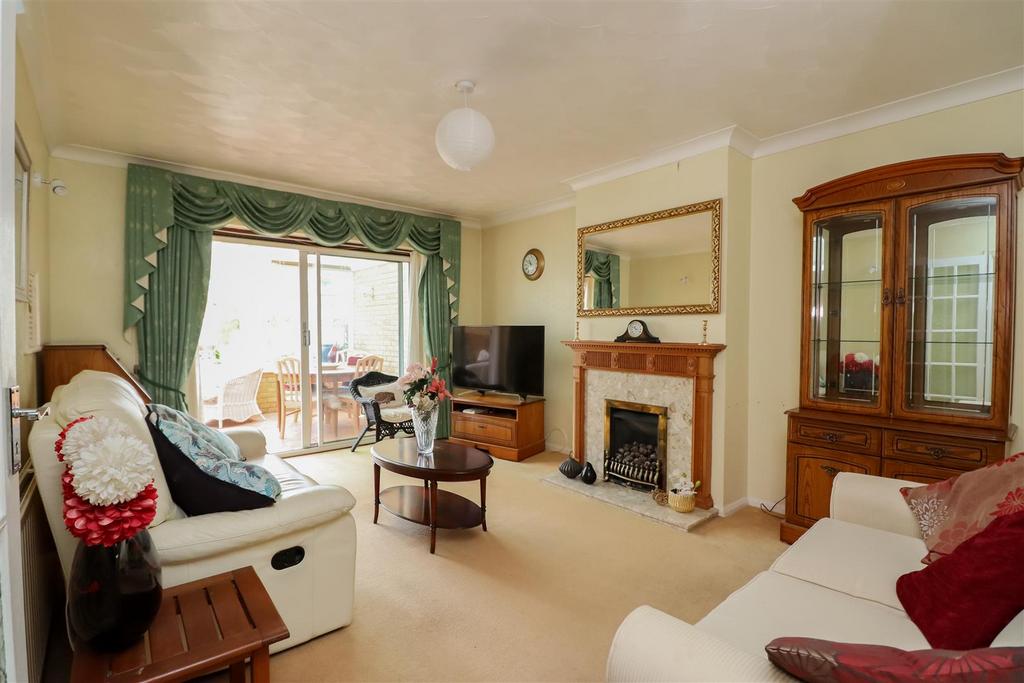Ringley Road, Horsham 2 bed semidetached bungalow £425,000