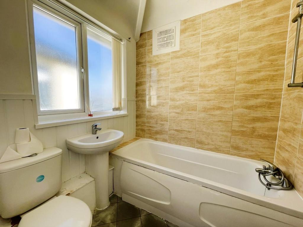 Jeffereys Crescent, Liverpool 3 bed semidetached house £165,000