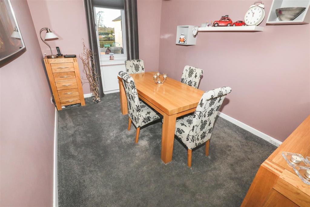 Macindoe Crescent, Kirkcaldy 2 bed flat £79,995