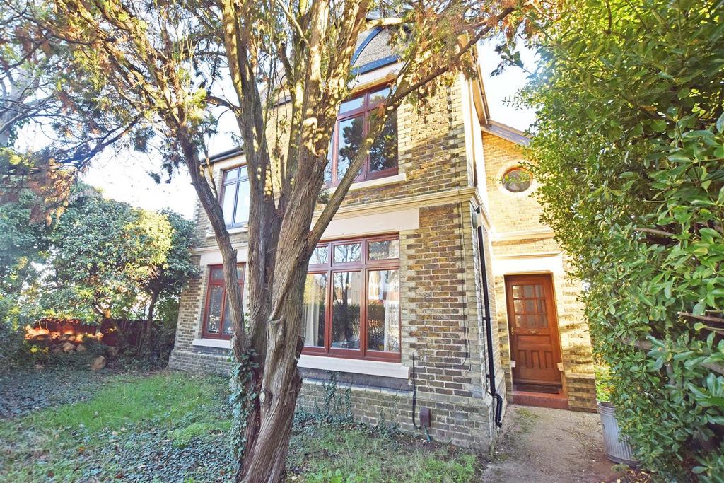 Barnsole Road, Gillingham 3 bed detached house for sale £500,000