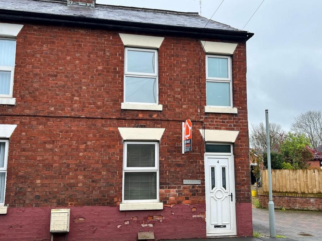 Station Road, Gobowen, Oswestry 2 bed end of terrace house for sale £
