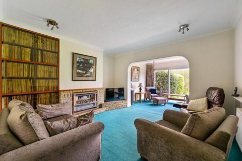 25 Killester Gardens, Worcester Park, KT4 8UA