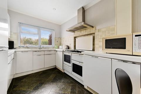 25 Killester Gardens, Worcester Park, KT4 8UA