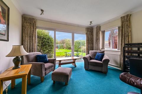 25 Killester Gardens, Worcester Park, KT4 8UA